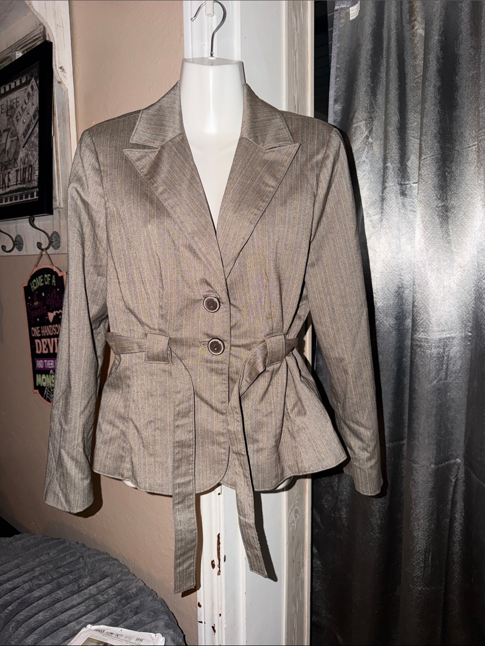 Women's Signature by Larry Levine Taupe Belted Blazer Jacket size 8 Like New